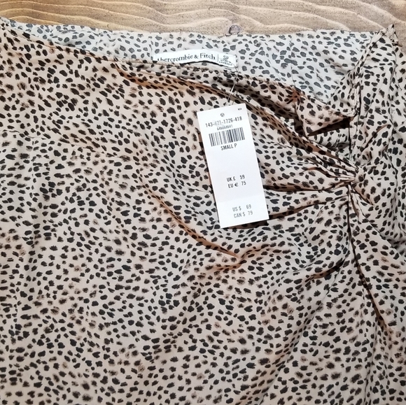 Abercrombie & Fitch skirt. Size small - Picture 2 of 5